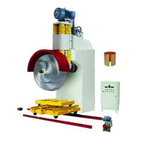 Гідравлічна різальна машина з чотирма опорами, декількома ножами і однією рукою